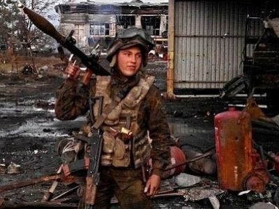 Украинский военный в зоне боевых действий. Фото: twitter.com/euromaidan