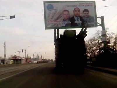 Луганск, военная техника, февраль 2015. Источник - https://twitter.com/euromaidan/status/565801971001860097