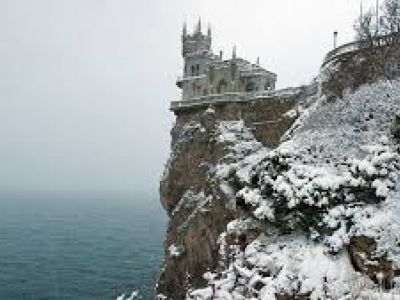 Замок "Ласточкино гнездо" в Гаспре во время снегопада. Фото: Сергей Мальгавко / РИА Новости