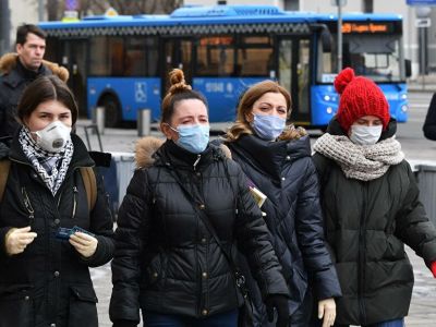 Люди в масках. Фото: РИА Новости / Евгений Биятов