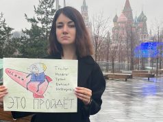 Анастасия Агеева на пикете против войны. Фото: соцсети