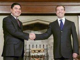 Глава Туркмении Гурбангулы Бердымухамедов и президент России Дмитрий Медведев. Фото: с сайта gosnews.ru