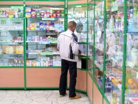 В аптеке, фото Виктора Шамаева, Каспаров.Ru