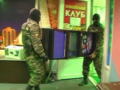 Изъятие игорных автоматов. Фото: aif.ru