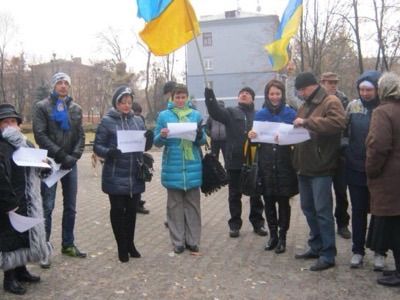 Митинг против выборов в ДНР и ЛНР. (Фото: unian.ua)