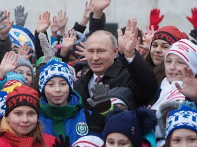 Путин и дети. Фото: РИА Новости