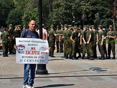 Солдаты, якобы участвовавшие в пикете. Фото: Александр Воронин, Каспаров.Ru